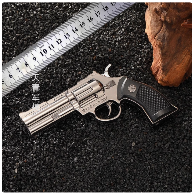 357左轮枪型打火机1:2.72不可发射摆臂佐罗西太后个性创意点烟器